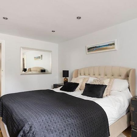 2 Double Bedroom Large Modern Self Contained Apartment Free Parking Кэмберлей Экстерьер фото