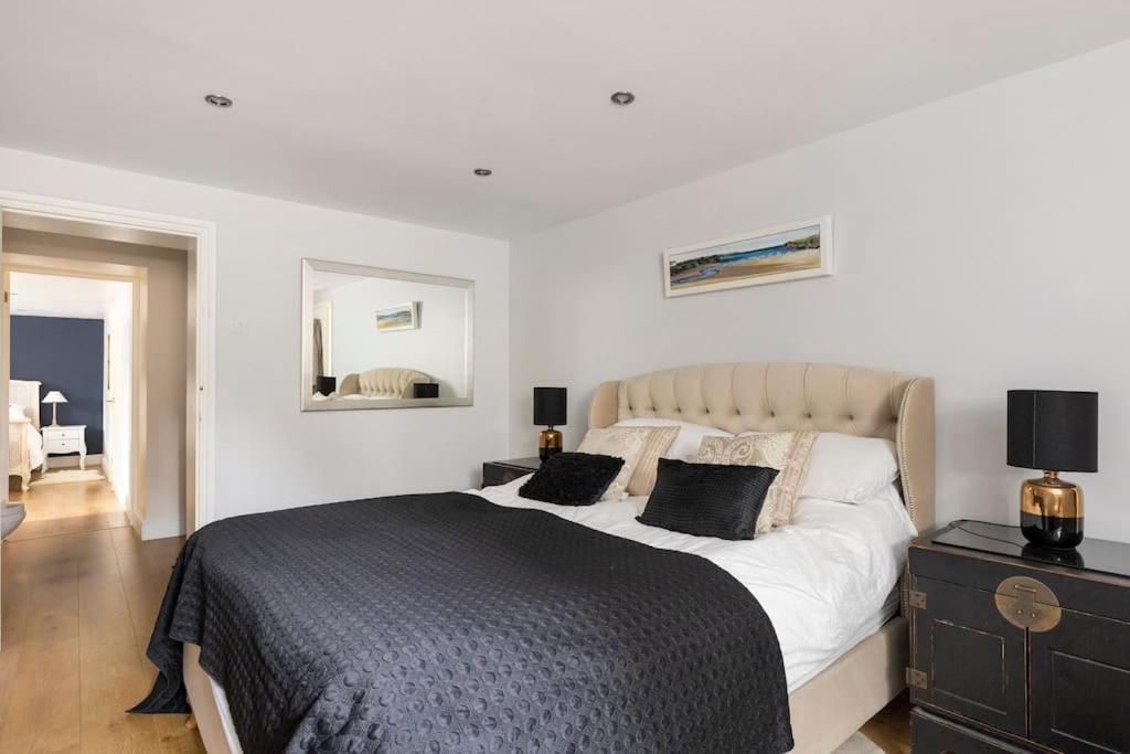 2 Double Bedroom Large Modern Self Contained Apartment Free Parking Кэмберлей Экстерьер фото