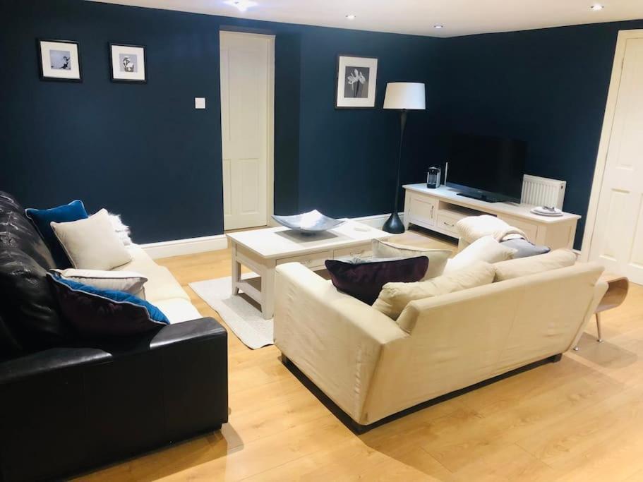 2 Double Bedroom Large Modern Self Contained Apartment Free Parking Кэмберлей Экстерьер фото