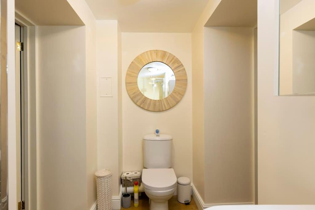 2 Double Bedroom Large Modern Self Contained Apartment Free Parking Кэмберлей Экстерьер фото