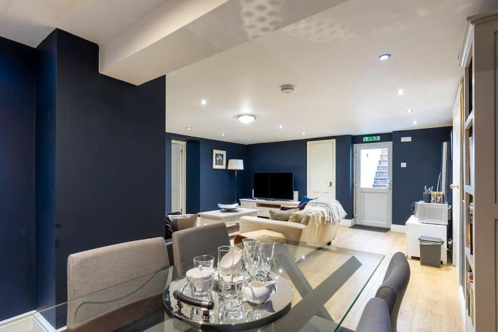 2 Double Bedroom Large Modern Self Contained Apartment Free Parking Кэмберлей Экстерьер фото