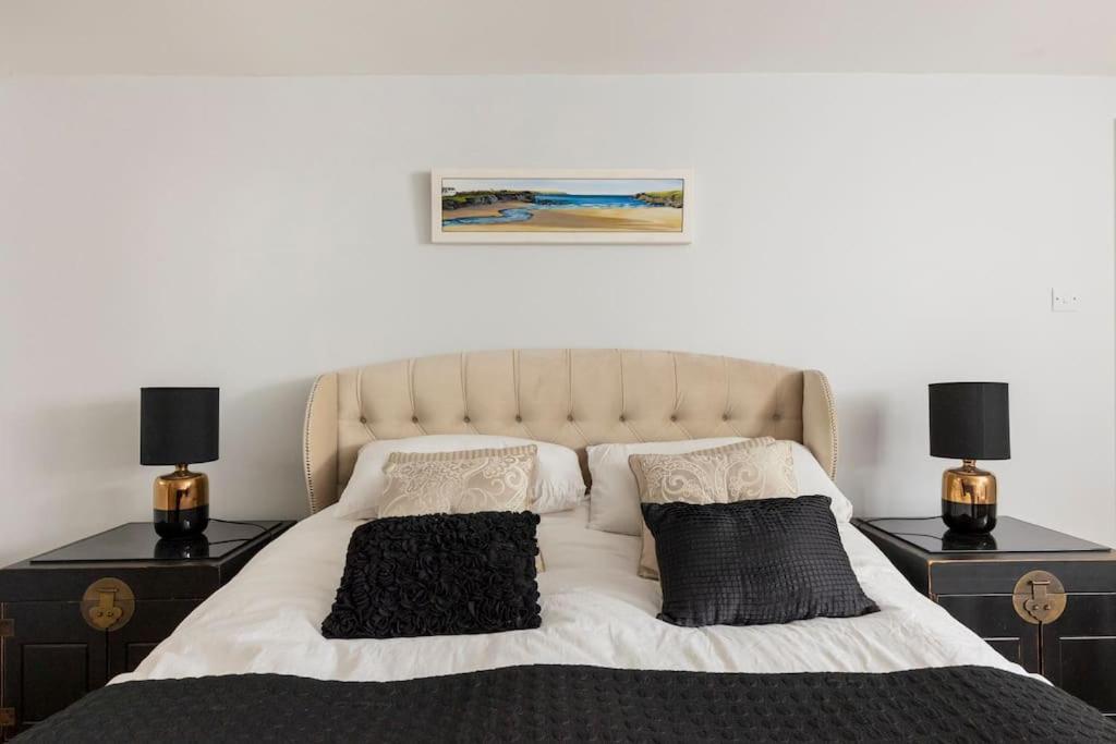 2 Double Bedroom Large Modern Self Contained Apartment Free Parking Кэмберлей Экстерьер фото