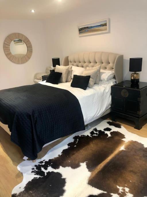 2 Double Bedroom Large Modern Self Contained Apartment Free Parking Кэмберлей Экстерьер фото