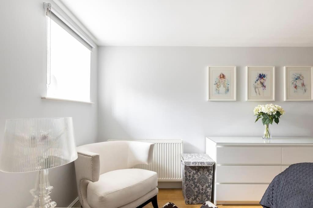2 Double Bedroom Large Modern Self Contained Apartment Free Parking Кэмберлей Экстерьер фото