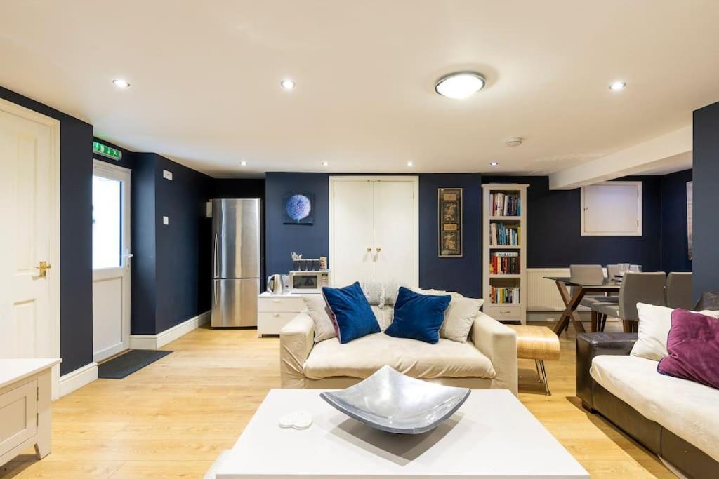 2 Double Bedroom Large Modern Self Contained Apartment Free Parking Кэмберлей Экстерьер фото