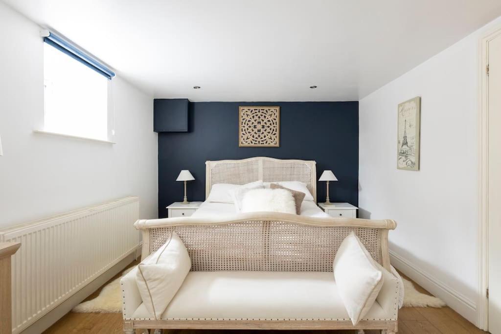 2 Double Bedroom Large Modern Self Contained Apartment Free Parking Кэмберлей Экстерьер фото
